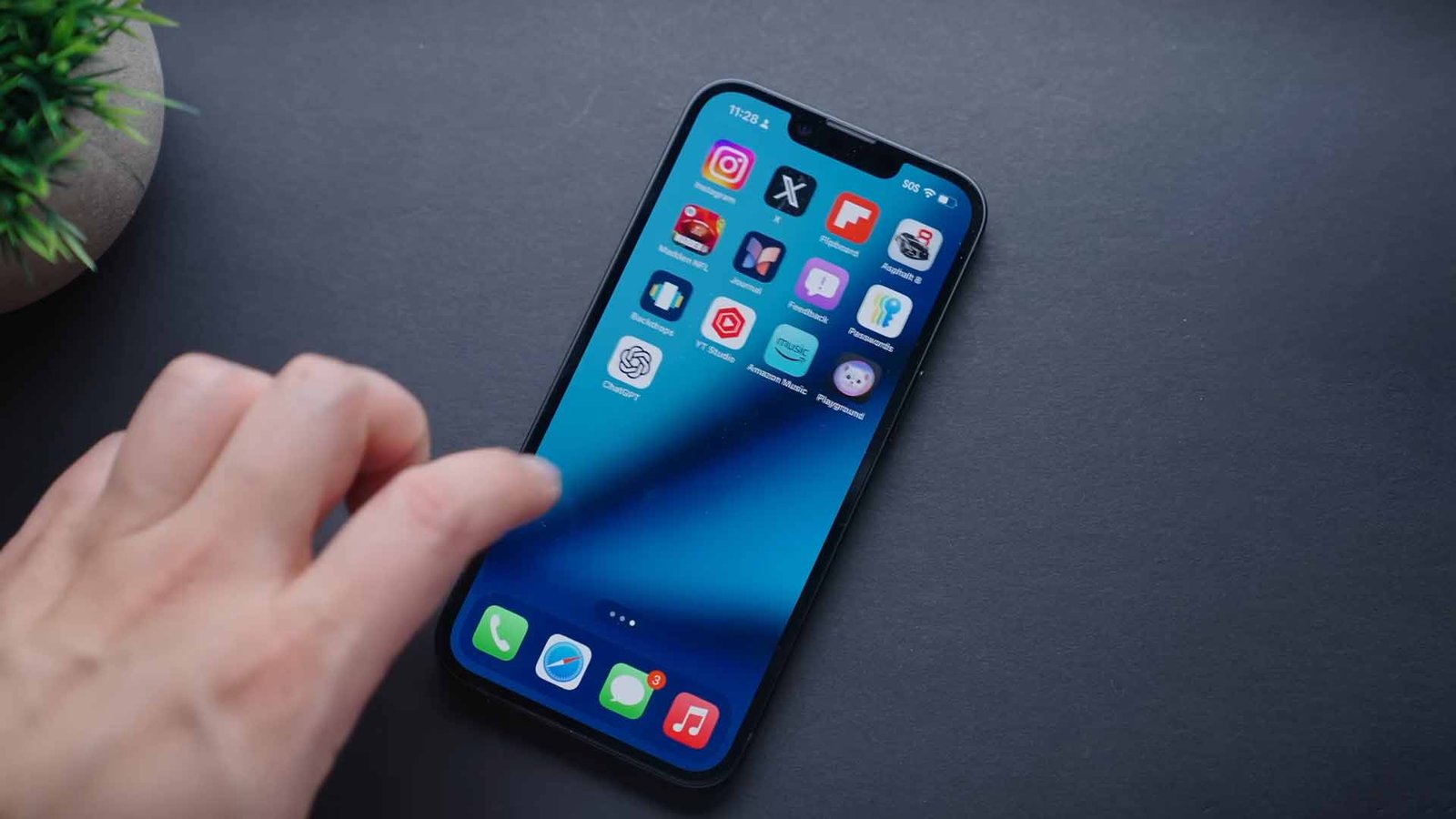 iPhone 16e